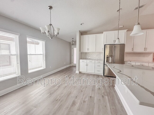 Building Photo - 12488 Oak Hill Way