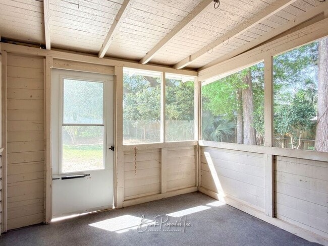 Building Photo - 1613 E Blount St