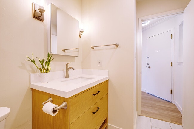 Building Photo - 2101 Baker St