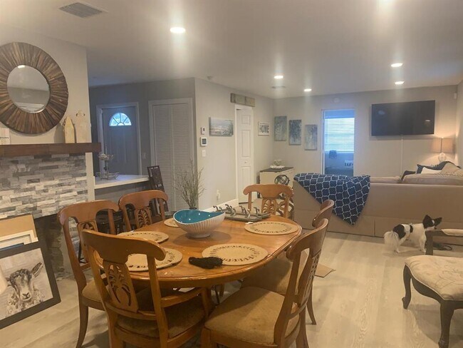 Building Photo - 244 Lexington Dr