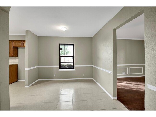 Building Photo - 100 Hacienda Dr