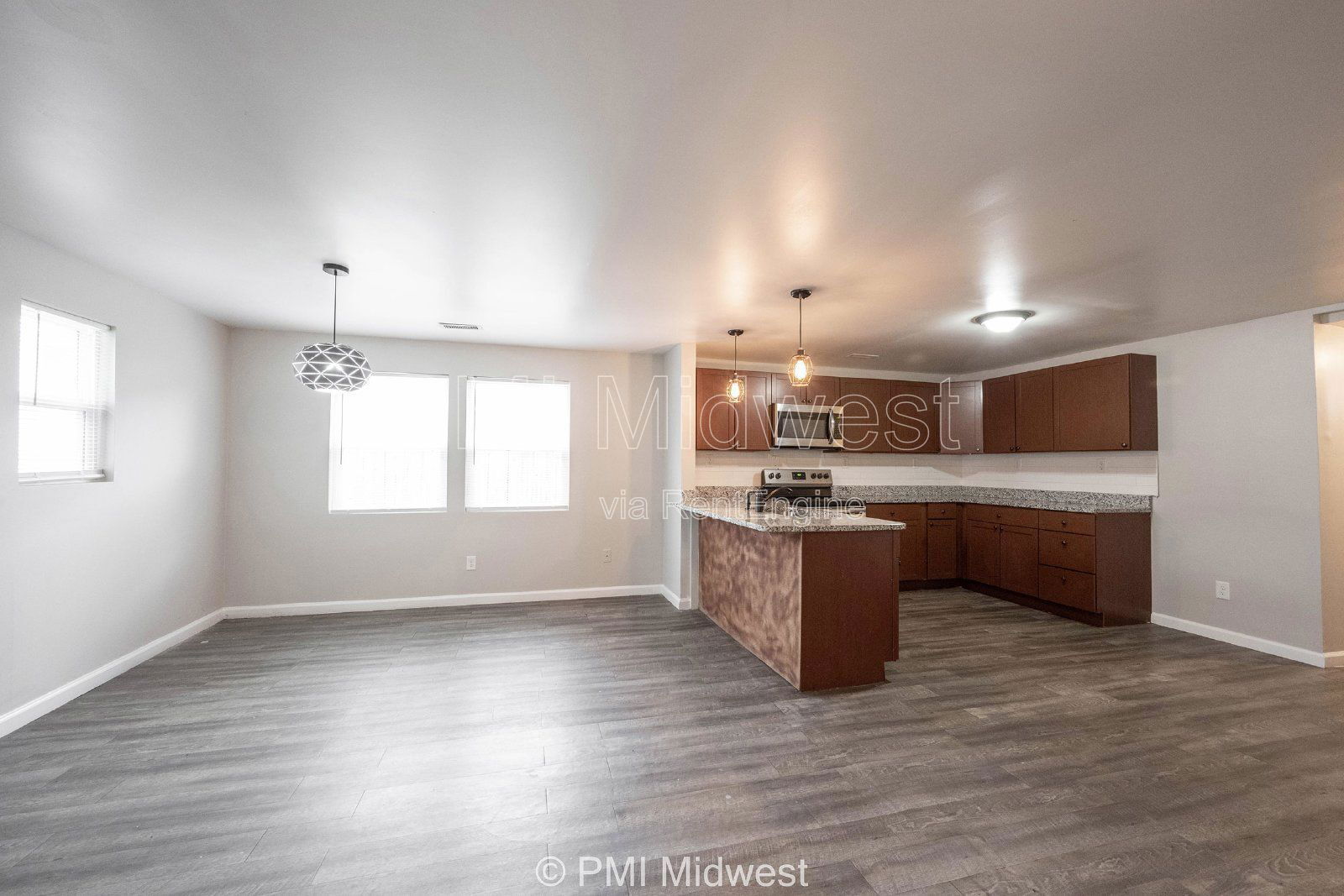 Building Photo - 955 N Traub Ave