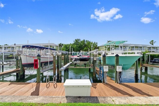 Building Photo - 4751 Coquina Key Dr SE