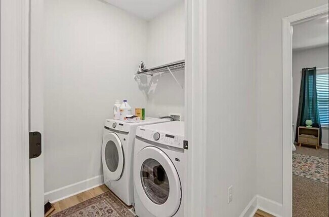 Building Photo - 2047 Hansel Hl Dr