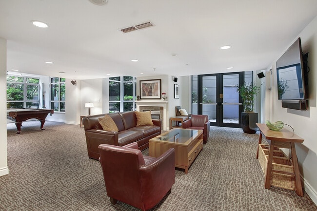 Building Photo - 1420 Terry Ave