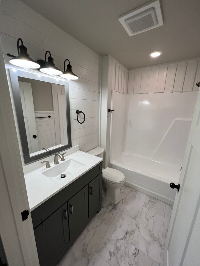 BATHROOM WITH SHIPLAP ACCENTS - 209 Roe St