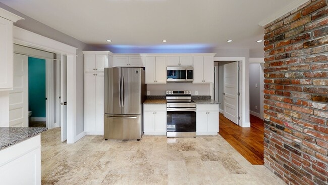 Primary Photo - $1685 per Bedroom | 4BR in Fort Sanders Du...