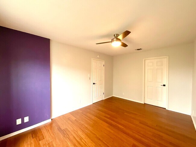 Building Photo - 2-Story 3 Bedroom / 2.5 Bath Home Near Lackland AFB!