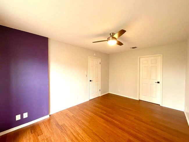 Building Photo - *MOVE IN SPECIAL* 2-Story 3 Bedroom / 2.5 Bath Home Near Lackland AFB!