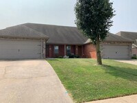 Building Photo - 2903 SW Deerfield Blvd