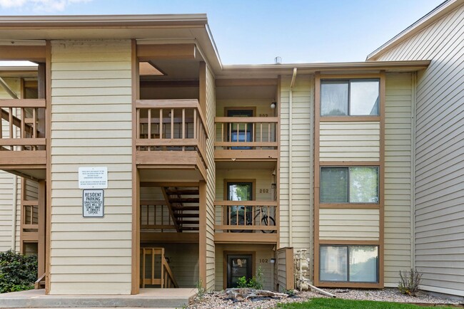 Building Photo - Cozy Condo in Convenient Location with Mou...