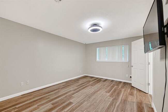 Building Photo - 25503 Foxbriar Ln