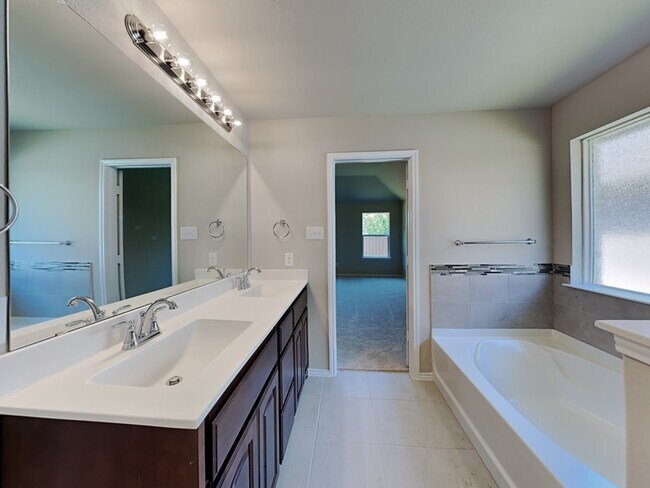 Building Photo - 10125 Boxelder Dr