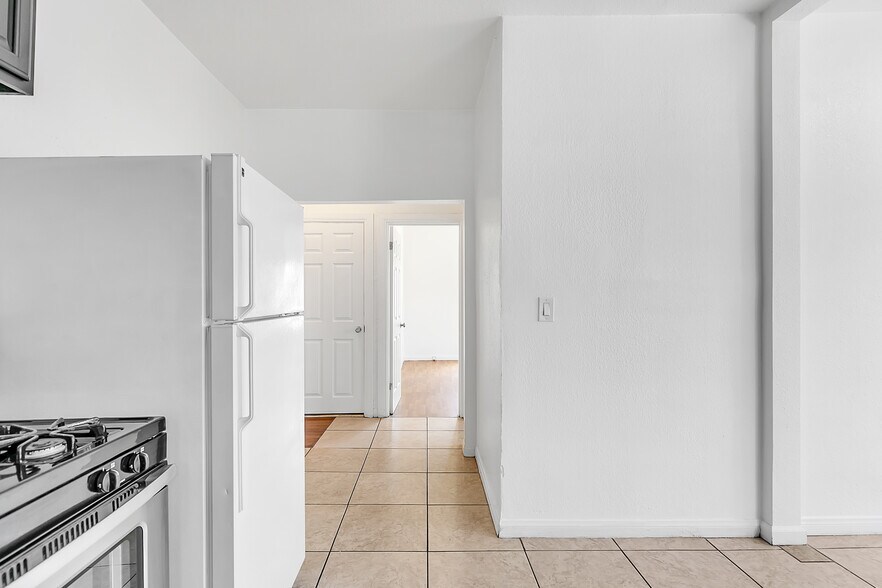 Building Photo - 321 E 84th St