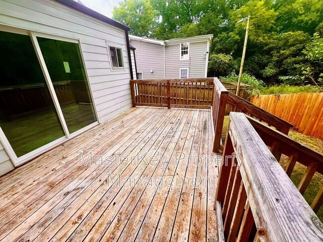 Building Photo - 713 Massey Ave