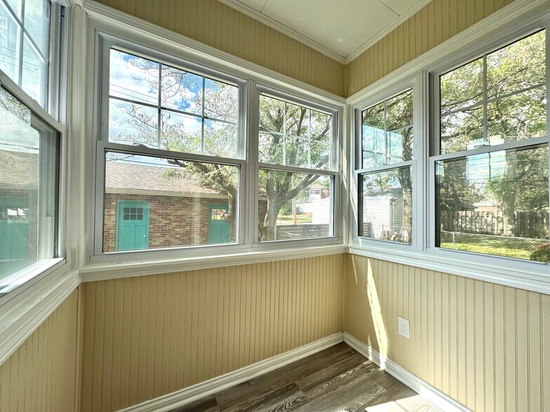 Building Photo - 3525-3527 Lawn Ave