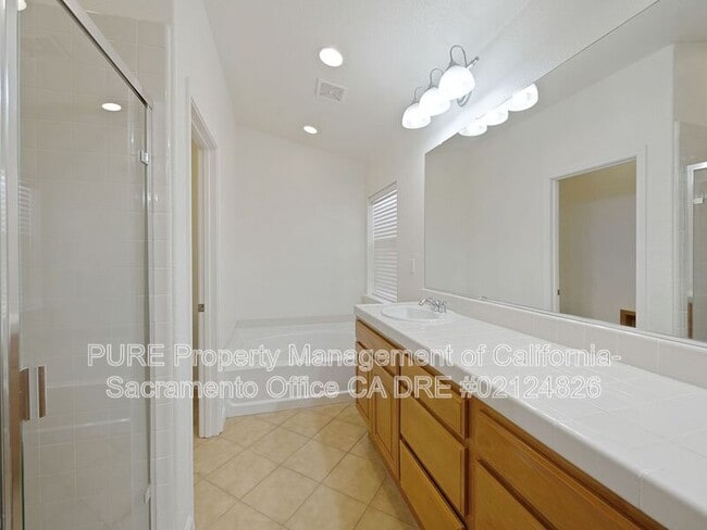 Building Photo - 2011 Misty Meadow Dr