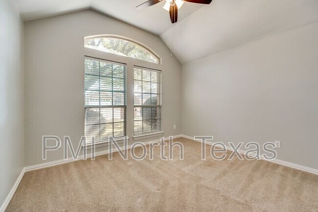 Building Photo - 4911 Lakeland Dr