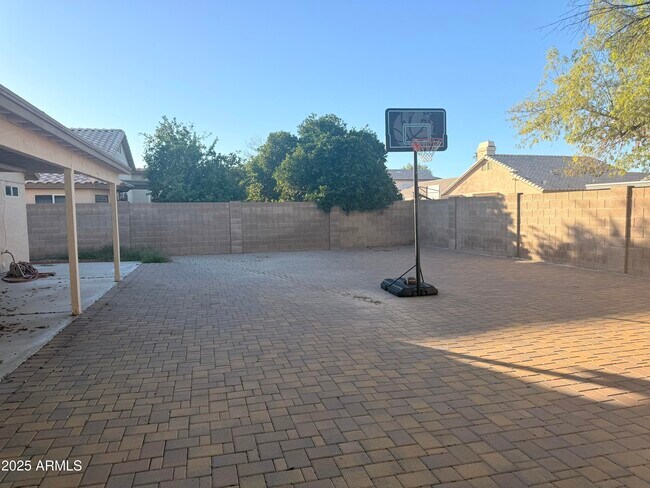 Building Photo - 4762 W Taro Dr