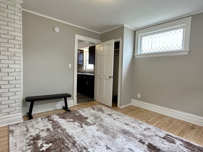 Building Photo - Available April 1st - Beautifully Renovate...