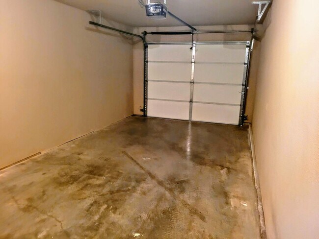 Building Photo - 109 Edna St