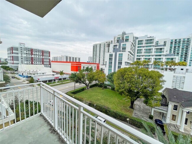 Building Photo - 2275 Biscayne Blvd
