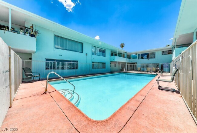 Building Photo - 1700 Rexford Dr