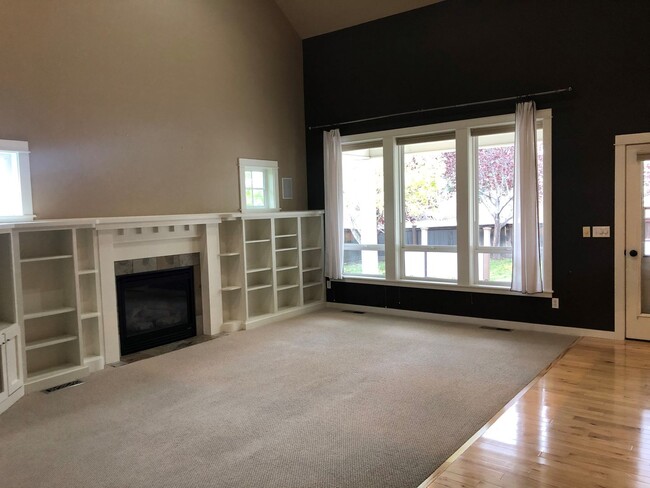 Building Photo - Charming 4-bedroom house in Alder Creek Su...