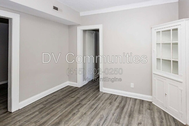 Building Photo - 2988 S Moreland Blvd