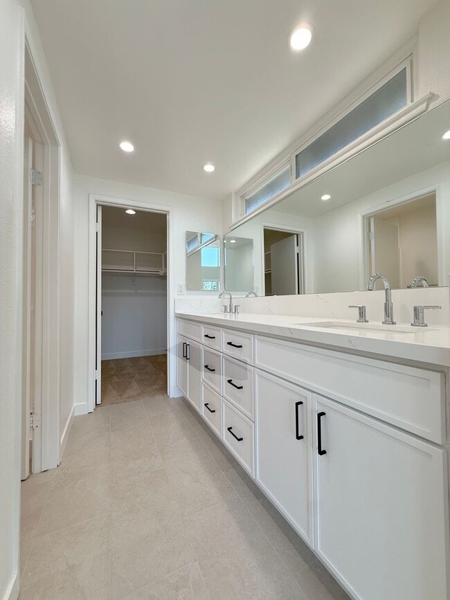 Building Photo - Greenbrook Estate Home