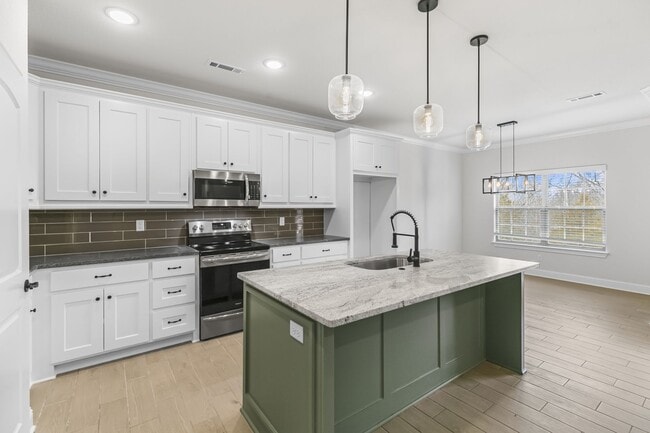 Building Photo - 30 Penzance Dr