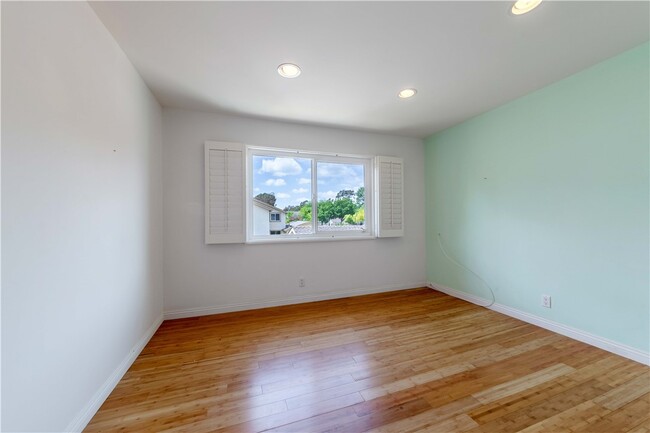Building Photo - 23 Chicory Way