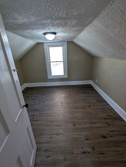 Building Photo - 146 Fairlawn Ave