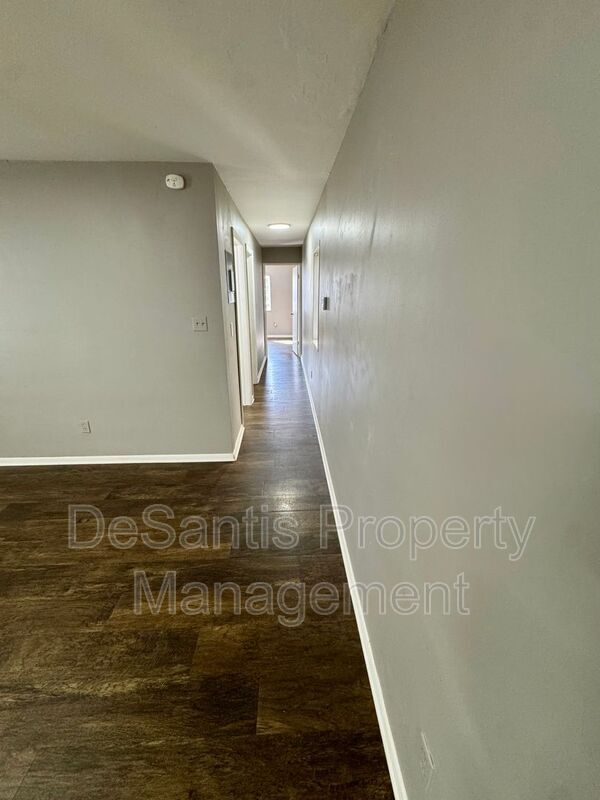 Building Photo - 542 5th Ave