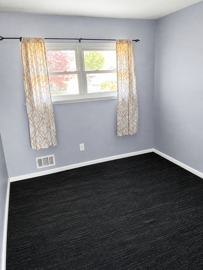 Building Photo - 3 Bedroom Single-Family Ranch Home in Toms River