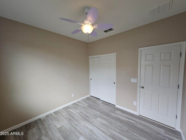 Building Photo - 7836 W Rock Springs Dr
