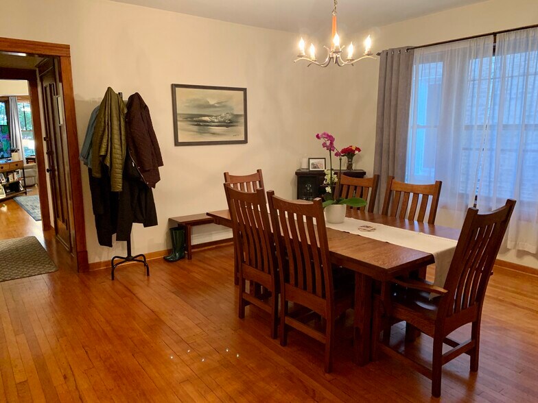 Building Photo - 3442 N Leavitt St