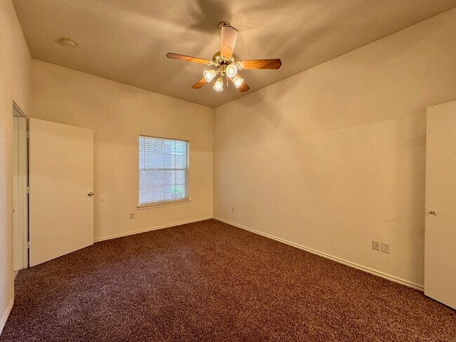 Building Photo - 3000 Clydesdale Way