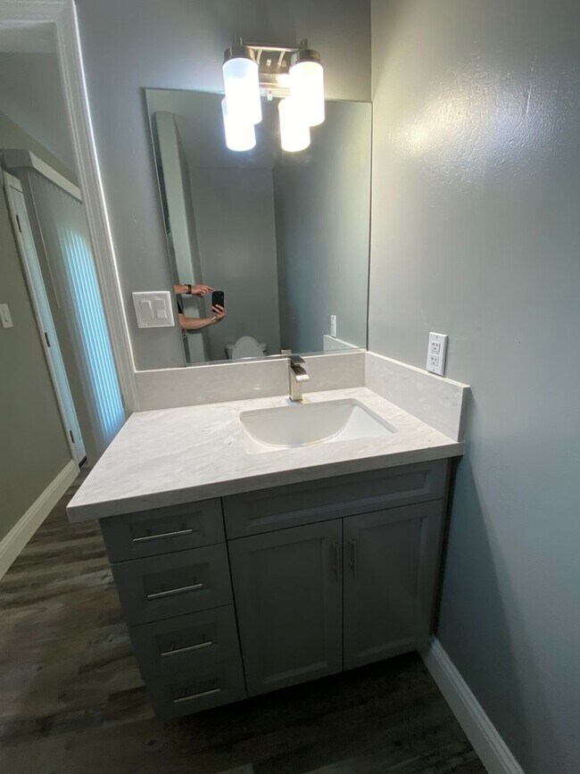 Building Photo - Gorgeous 3 BD 2 BA remodeled home availabl...