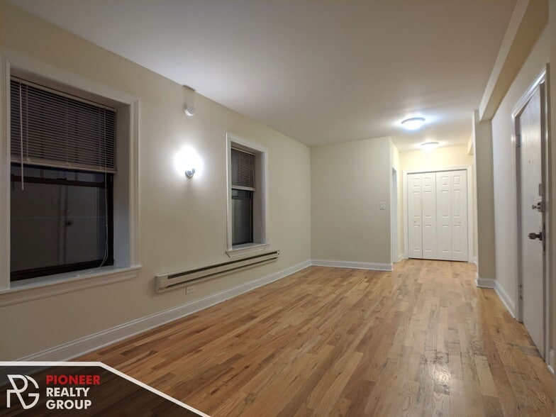 Building Photo - 1350 N Dearborn St