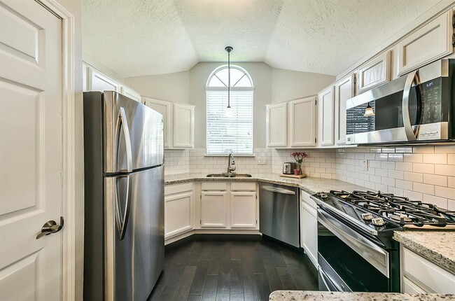 Building Photo - 1118 Chelsea Ln