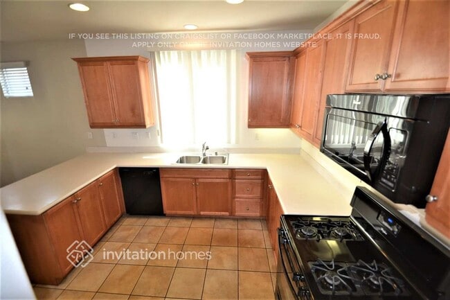 Building Photo - 1052 E Agate Ct