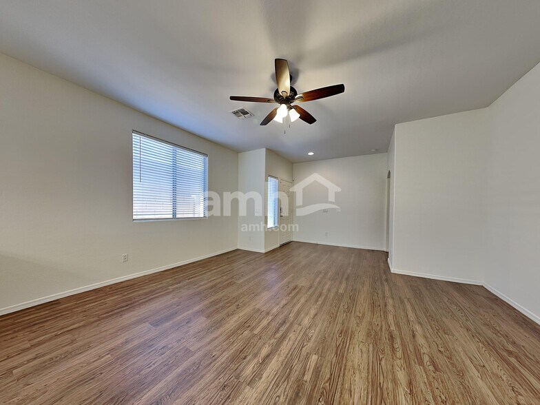 Building Photo - 12751 W Glenrosa Dr