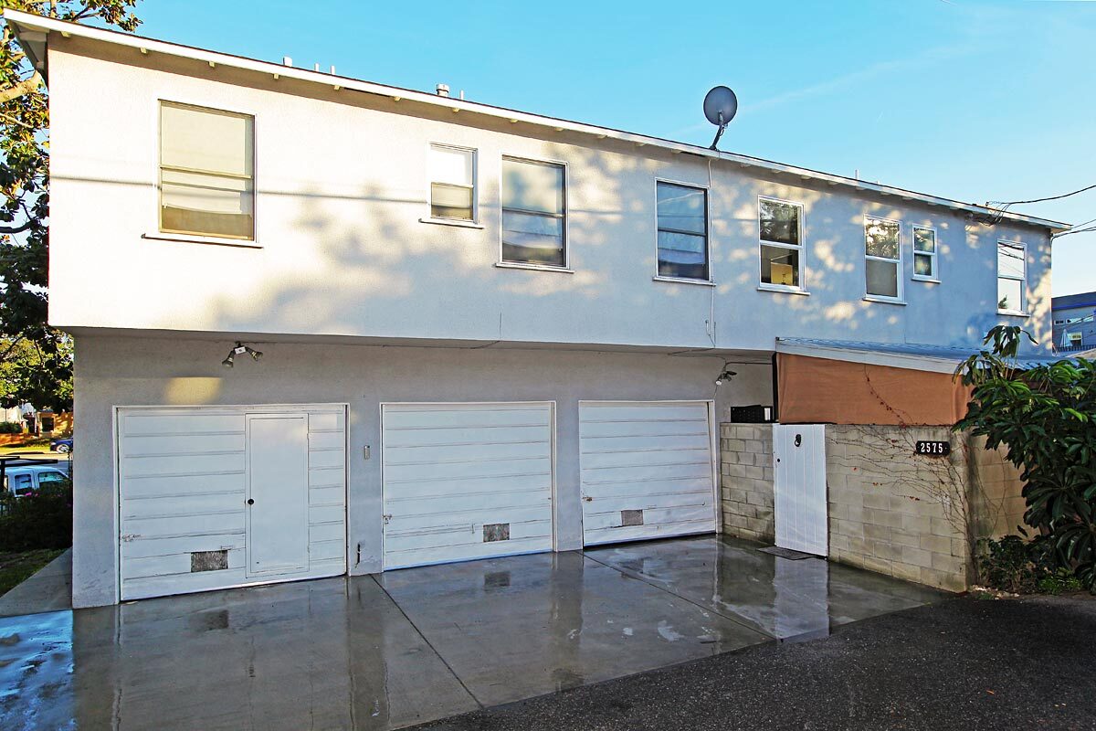 Building Photo - 2577 Granville Ave