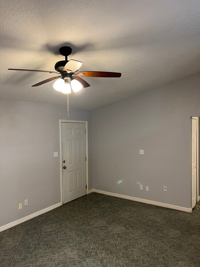 Building Photo - 10128 Portale Ave