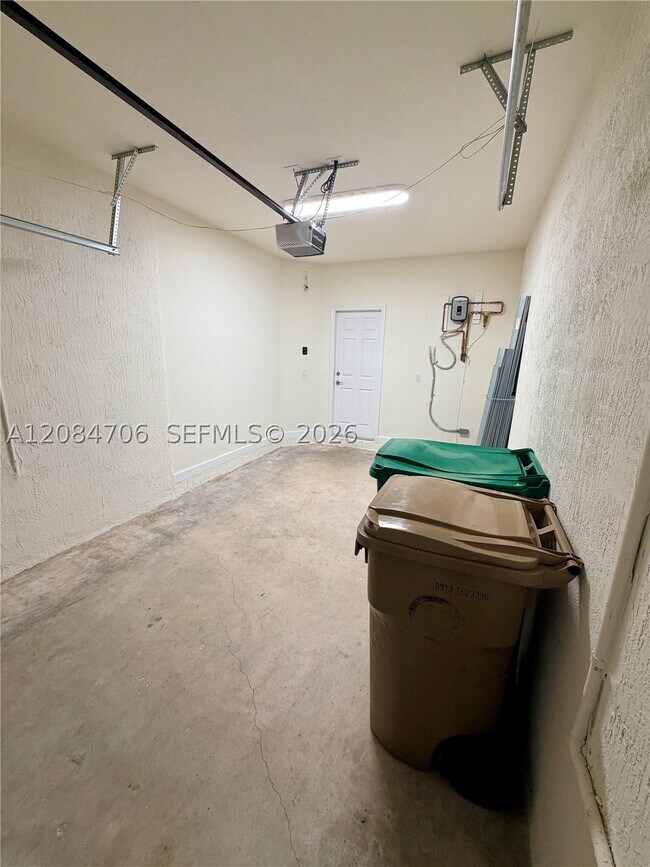 Building Photo - 6561 N Anise Ct