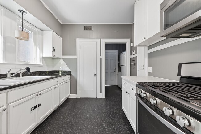 Building Photo - 3410 Austin St