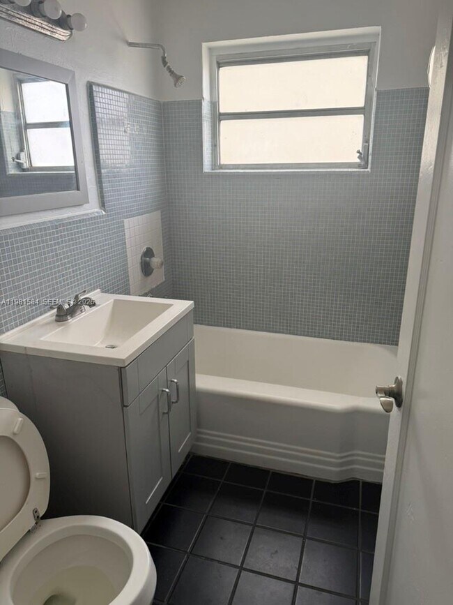 Building Photo - 424 NE 82nd St