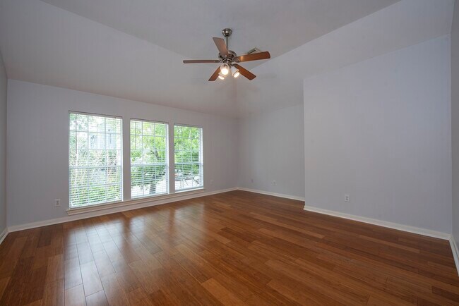 Building Photo - 3238 Enclave Ln