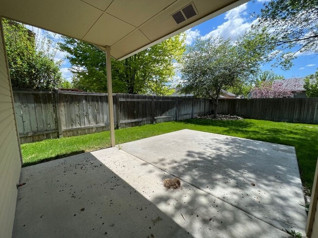 Building Photo - Beautiful 3 bed 2 bath home in the Haven Cove Subd just off Cherry Ln and N Ten Mile Rd